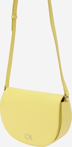 Calvin Klein Τσάντα ώμου σε κίτρινο
