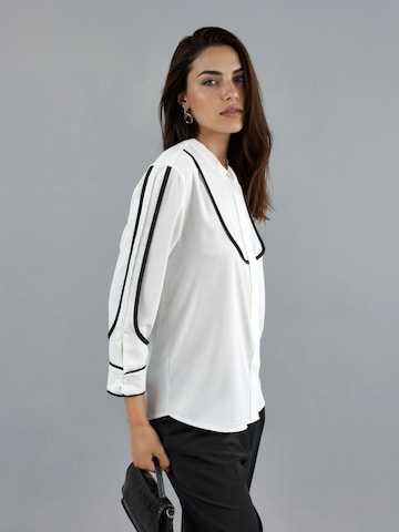 Hiccup Blouse in Wit