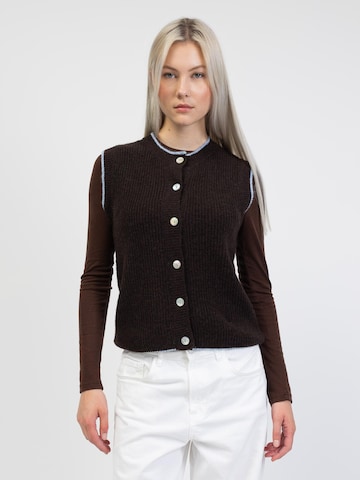 BROKE + SCHÖN Knitted Vest in Brown: front