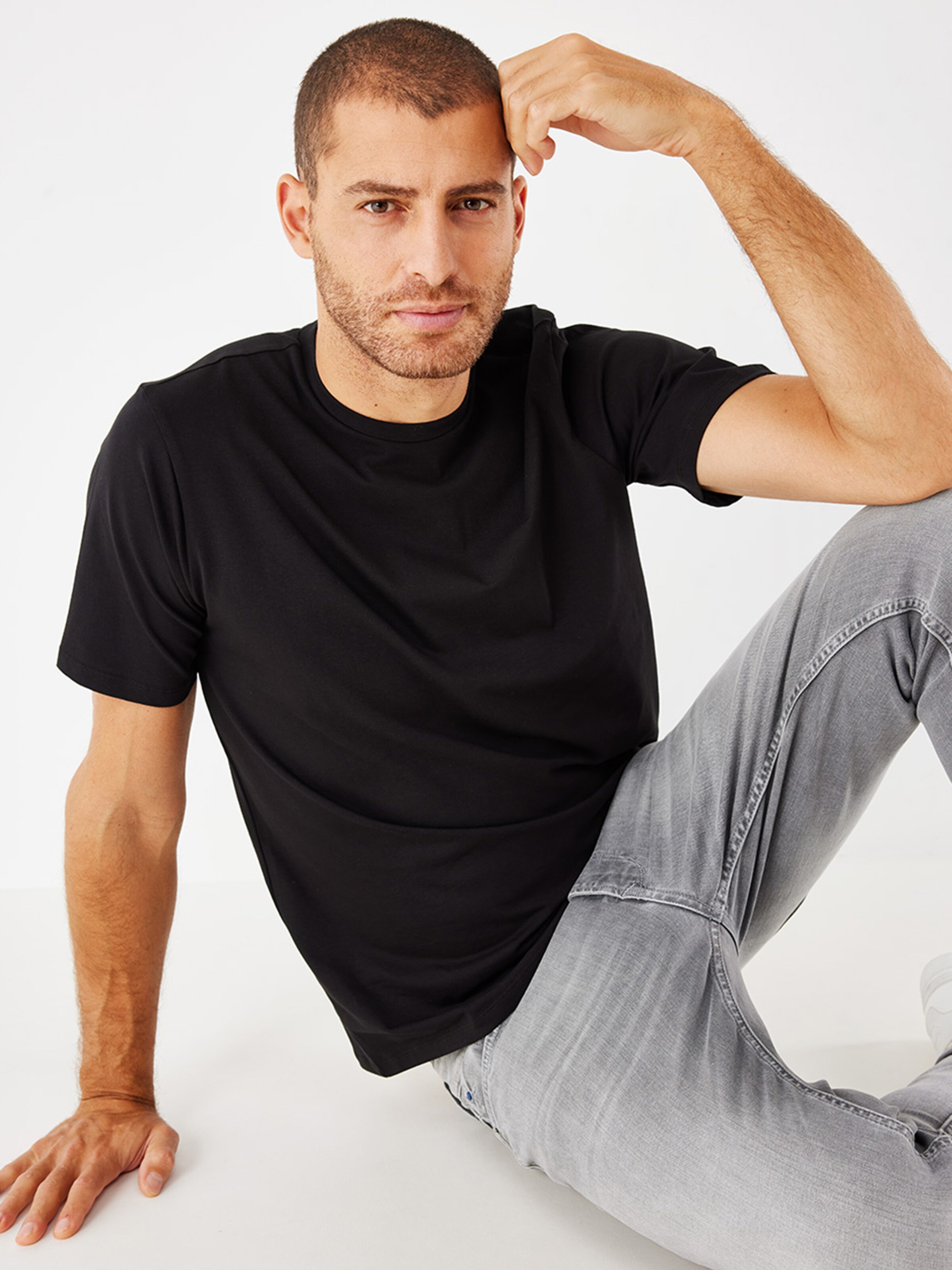 Männer Shirts MEXX T-Shirt 'OLIVER' in Schwarz - SZ10560 Männer Shirts MEXX T-Shirt 'OLIVER' in Schwarz - SZ10560