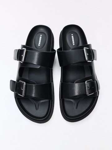 Saboți de la Bershka pe negru