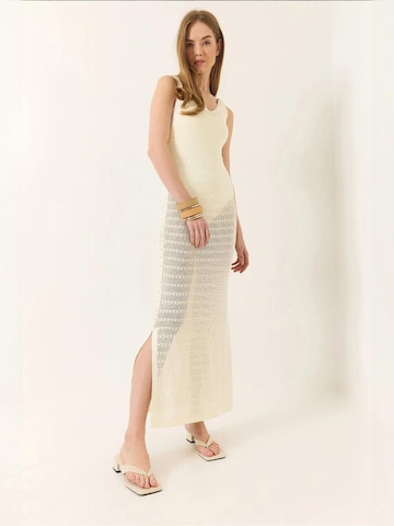 Bianco Lucci Jurk 'Midi' in Beige