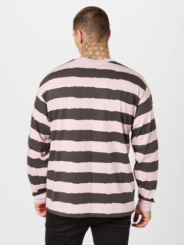 Levi's Skateboarding Shirt in Pink