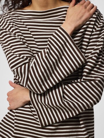 T-shirt 'PCSadie' PIECES en marron