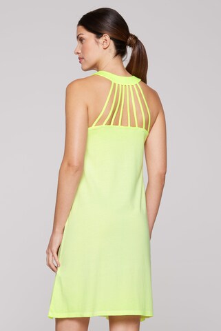 Soccx Kurzes Sommerkleid mit Rücken-Detail in Gelb