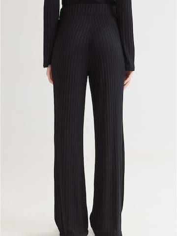 4TAILORS Voľný strih Nohavice - Čierna