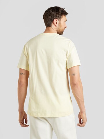 Nike Sportswear T-Shirt in Beige