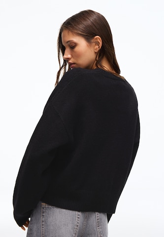 Bershka Pulóver - fekete