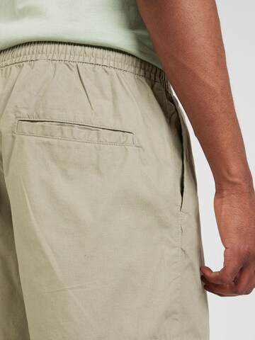 Loosefit Pantaloni 'Zed' di WEEKDAY in verde