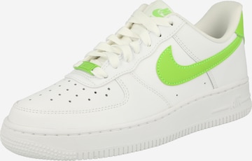 Baskets basses 'AIR FORCE 1 07' Nike Sportswear en blanc : devant