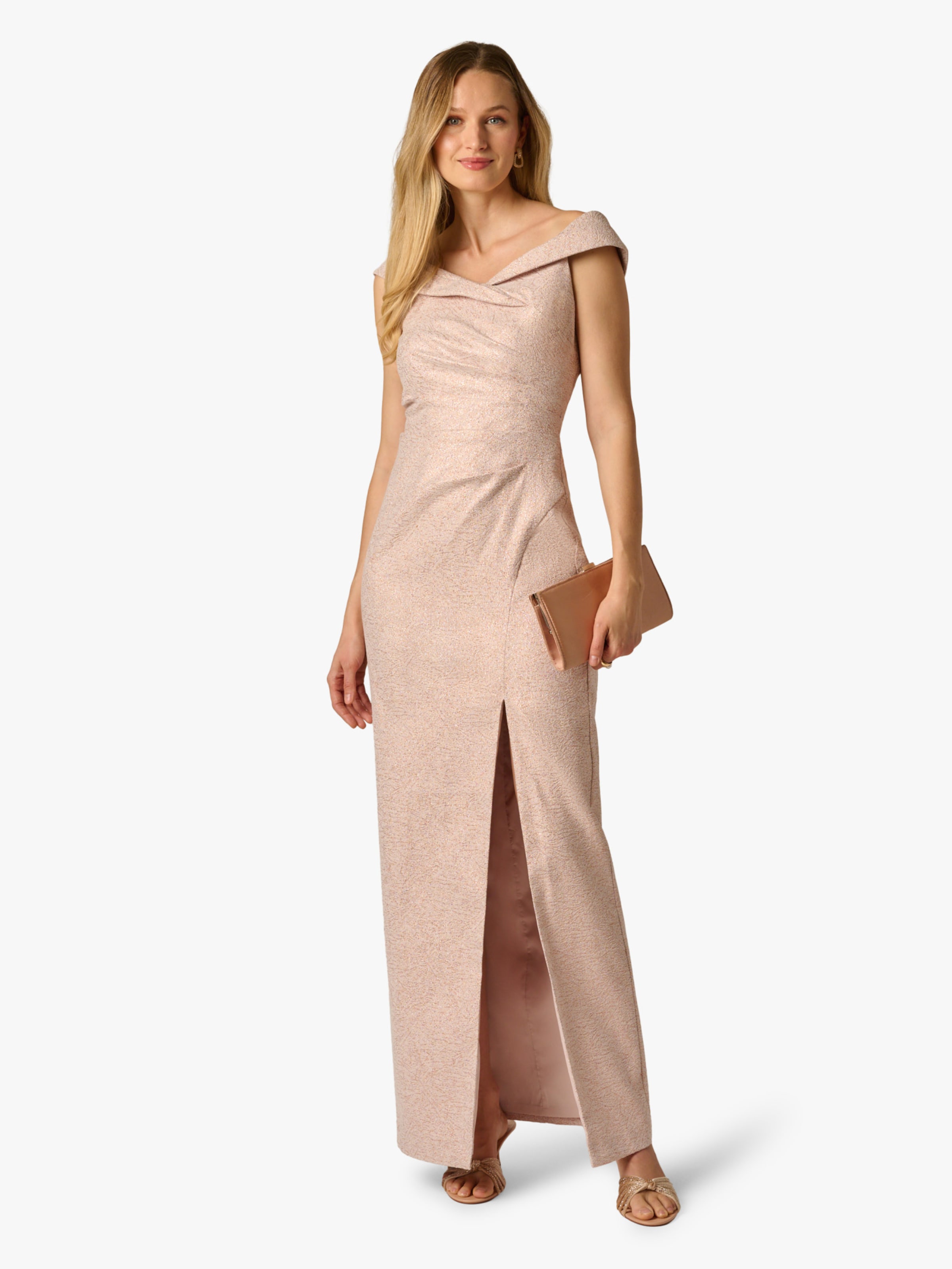 Adrianna Papell Avondjurk 'Off Shoulder Column Gown' in Roze