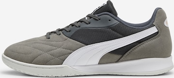 Chaussure de foot 'KING TOP' PUMA en gris : devant