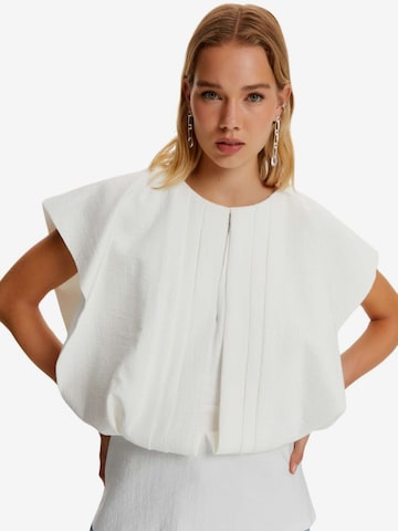 NOCTURNE - Blusa em branco: frente