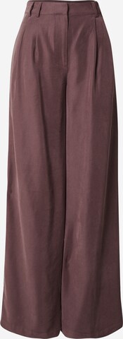 Guido Maria Kretschmer Women Pleat-front trousers 'Avena' in Purple: front