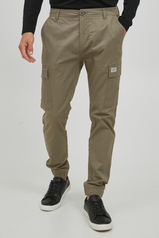 11 Project Regular Cargo Pants 'LOUKA' in Green: front
