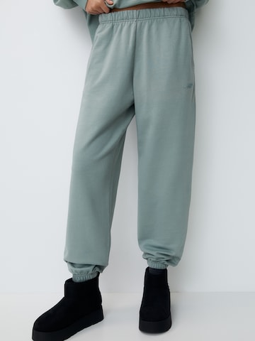 Pull&Bear Tapered Broek in Groen: voorkant