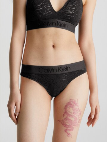 Calvin Klein Underwear - Tanga en negro: frente