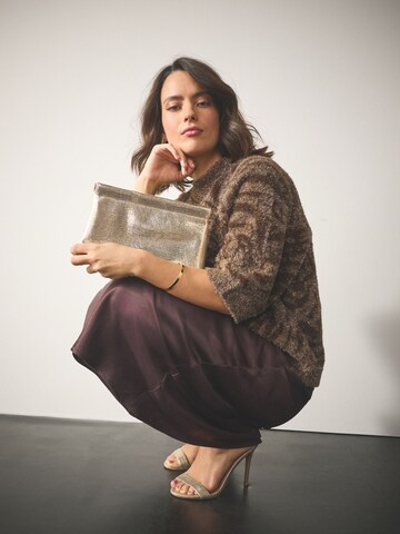 Clutch de la Next pe auriu