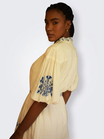 Miss June Blousejurk 'Robe Courte Alessia' in Wit: voorkant