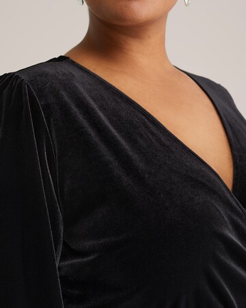 WE Fashion Obleka | črna barva