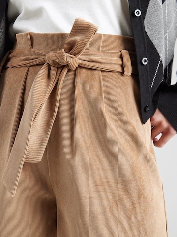 ABOUT YOU - regular Pantalón plisado 'Iris' en beige