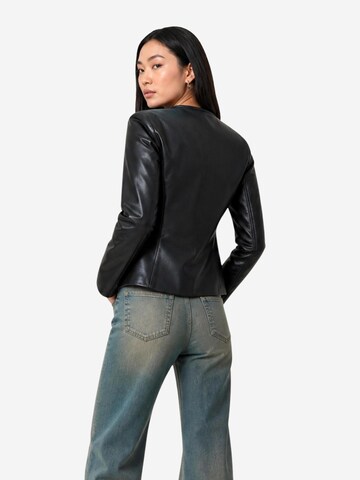 Giacca di mezza stagione 'ONLBITTEN MIX FAUX LEATHER JACKET CC OTW 15373291' di ONLY in nero