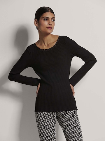 MADELEINE Shirt in Zwart: voorkant