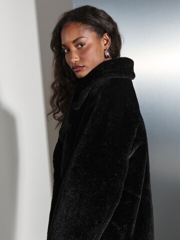 Next Зимнее пальто в Черный