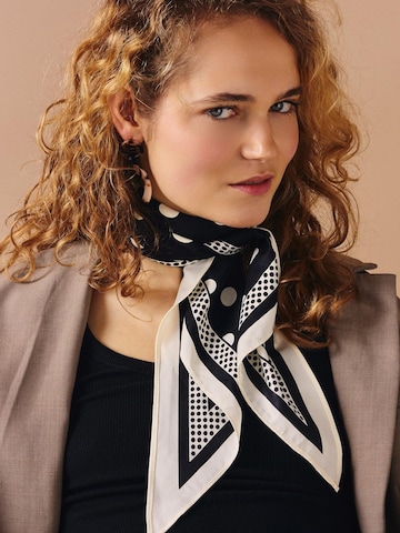Club Manhattan Loop scarf 'Dottie Dot Scarf' in Black