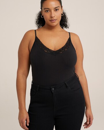 WE Fashion Top in Black: front