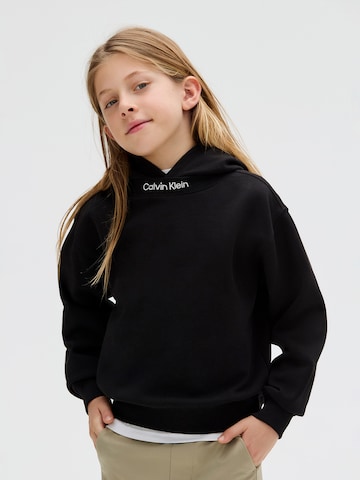Bluză de molton de la Calvin Klein Jeans pe negru: față