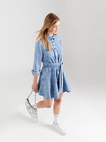 Tommy Jeans Košilové šaty – modrá
