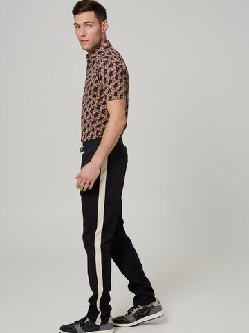 Slimfit Pantaloni con piega frontale 'Black Rhythm Happening' di 4funkyflavours in nero