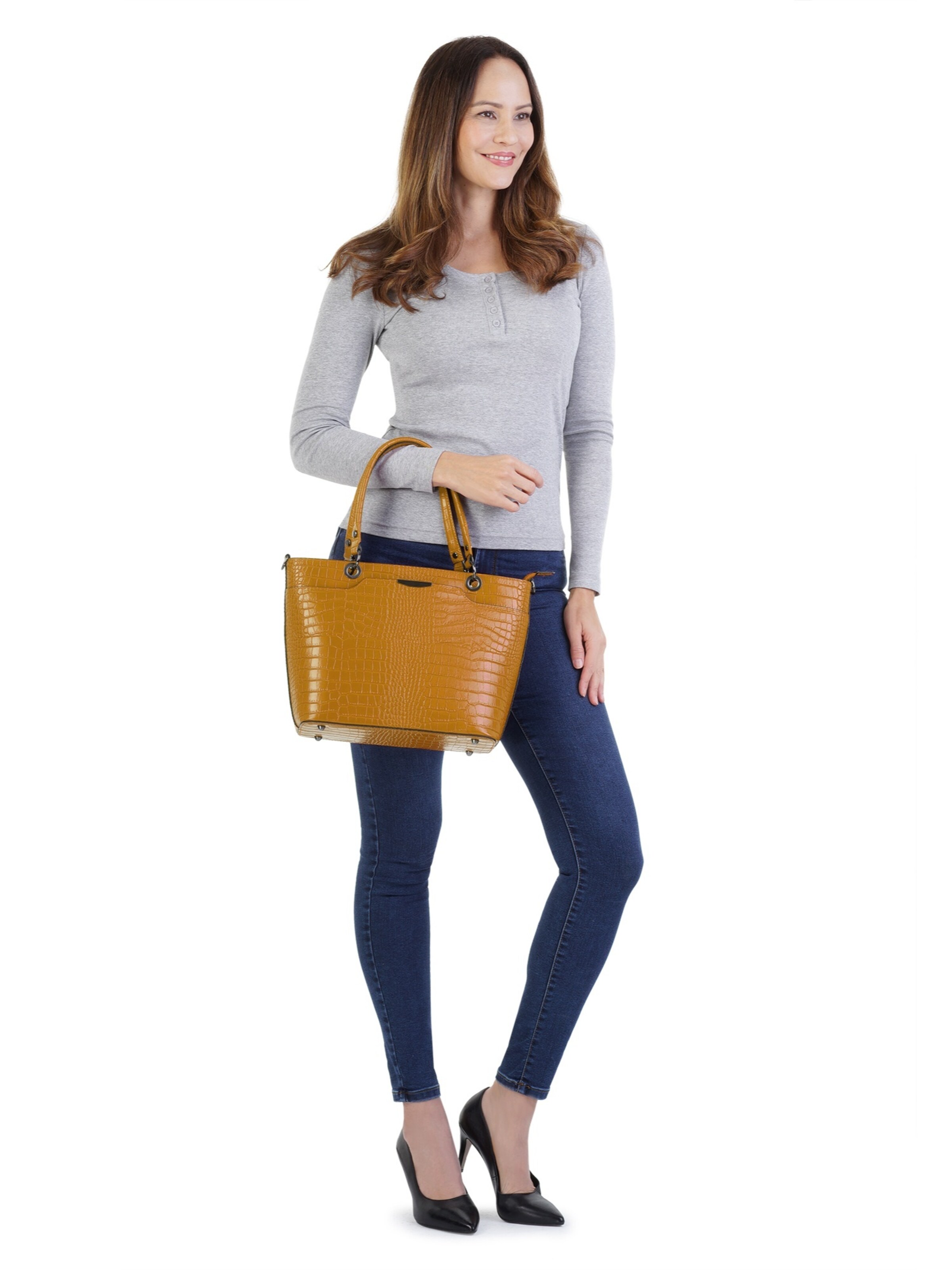 Cluty Handbag in Yellow: front