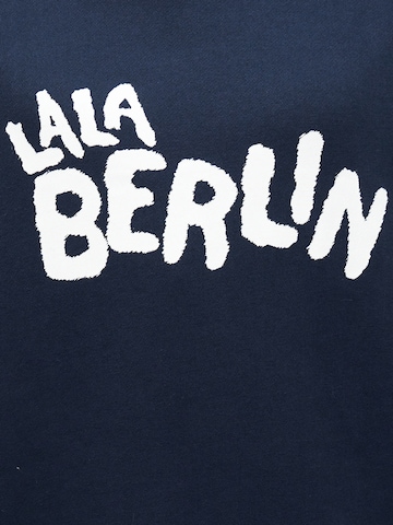 Lala Berlin Tréning póló 'Hedy' - kék