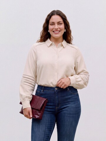 Chemisier 'VMCmusla' Vero Moda Curve en beige : devant