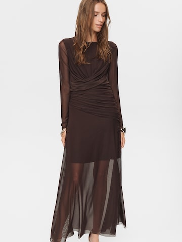 Robe de soirée 'Cirri' NÜMPH en marron : devant