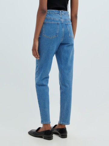 EDITED Slimfit Jeans 'Jeylana' i blå