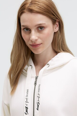 Soccx Kapuzensweatjacke mit Glossy-Rücken-Artwork in Weiß