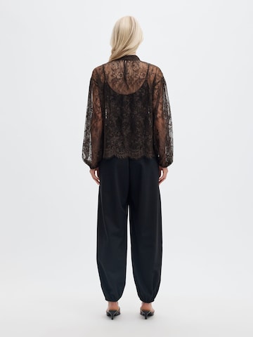 SELECTED - Blusa en marrón