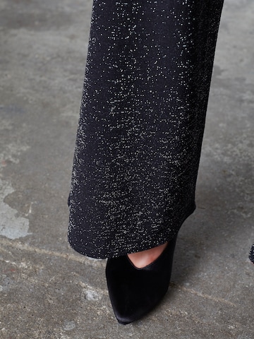 SISTERS POINT - Pierna ancha Pantalón 'GLUT' en negro