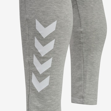 regular Pantaloni sportivi di Hummel in grigio