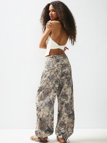 Largi Pantaloni de la Pull&Bear pe maro