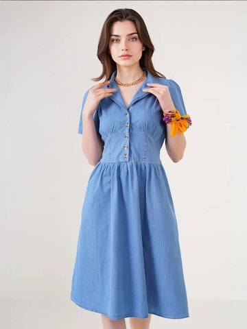 Hiccup - Vestidos camiseiros em azul: frente