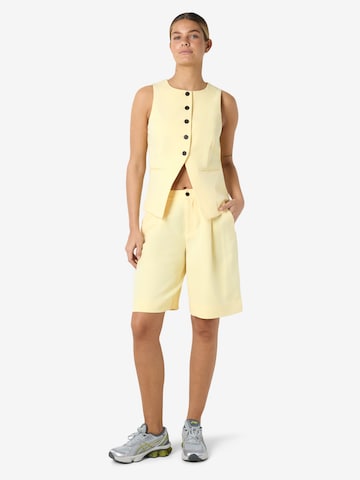 Noisy may Loose fit Pleat-front trousers 'NMMAILE' in Yellow