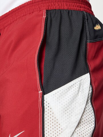Regular Pantalon de sport NIKE en rouge