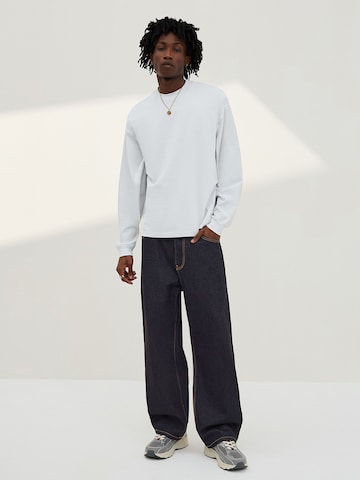 Bershka Baggy Jeans in Blau: Vorderseite