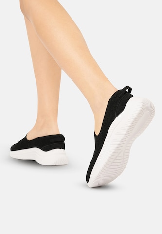 Scarpa slip-on di Elara in nero