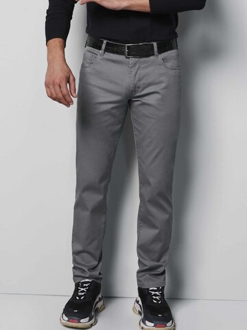 MEYER Regular Chino Pants in Grey: front