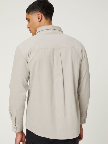 Coupe regular Chemise 'Eddi' DAN FOX APPAREL en gris